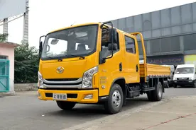 国六170马力配小速比后桥，超越C300Plus诠释了高端双排轻卡图片