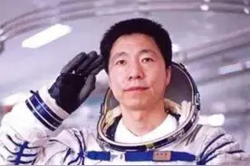 中国进过太空的11名航天员，如今都是啥军衔？8少将2中校1上校图片