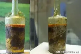 葡萄酒界的吉尼斯记录：他一只手举起了51只高脚杯！图片