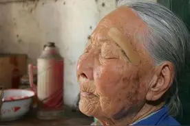 老人91岁公开慰安妇身份，鬼子见她长相貌美，被编为1号图片