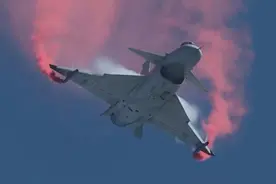 歼10出口第一单：巴铁空军首批采购30架，以制衡印军阵风战机图片