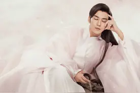 心疼这些男明星，一个不努力就要离开娱乐圈，回家继承万亿家产图片
