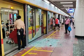 广州地铁屏蔽门为何突然破裂？搭乘地铁时应注意..图片