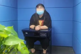 女主播网恋骗男学生318万！体重近200斤美照靠买，与多位男子恋爱图片