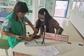 免费理疗暖人心 观山湖区宾阳街道开展中医理疗志愿服务活动图片