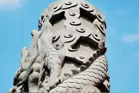 双龙出海，与天同寿！信宜潘氏大宗祠顺利立起龙柱图片