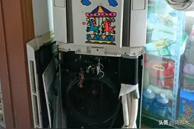 艰难的空调维修图片