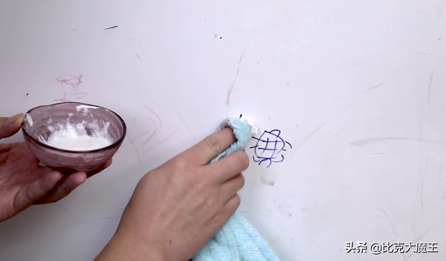 白墙脏了不用重新刷，用这4样东西擦一擦，墙壁白净如新，厉害了