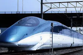 我国高铁时速均350公里，为何一到山东境内，就自动降速呢？图片