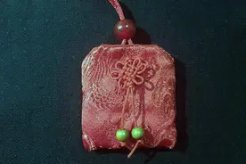 民间故事：山林中捡到钱竟招来厄运，究竟是诅咒，还是另有原因图片