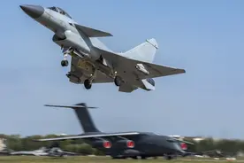 歼-10B力压苏-35S夺冠，俄网友大呼羡慕，最高兴的却是巴铁和伊朗图片