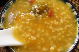 熬小米粥时，只加清水就错了，多做一步，米油多还不溢锅，真香图片