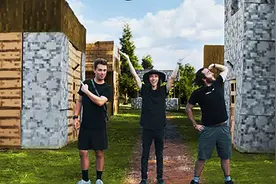 4天打造真人版《我的世界》小镇，能亲手打怪升级敲方块的那种图片