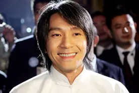 从喜剧天才到欠债8亿，周星驰的王朝崩塌：成也无厘头败也无厘头图片