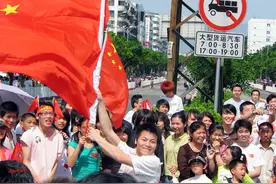 影像记忆——一个城市沸腾的2008北京奥运圣火传递实况图片