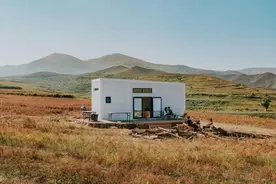 北京姑娘租下百亩山头，只建一间20㎡的移动木屋图片