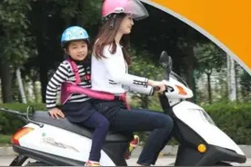 停好电动车后你的头盔存放在哪儿？5个方法轻松解决头盔存放问题图片