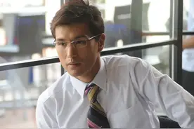 43岁陈展鹏曝TVB辛酸史，连续拍戏53小时，全靠意志力支撑图片