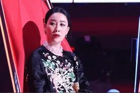 那英是不是换了造型师，改变真挺大，一袭黑裙还真挺有韵味图片