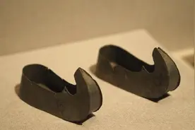 一农民挖出1双旧鞋，破解了1个千年谜题，国家奖他了100元！图片