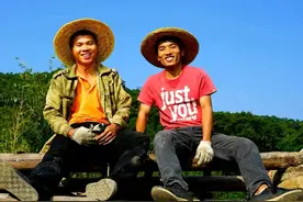 “乘风破浪”的渔村小哥哥海钓直播卖鱼，网友：刺身界的盲盒图片