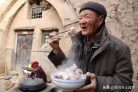 蔡大叔长年不吃肉原因怪，肉煮熟他吃得很香，大娘说话揭了老底图片