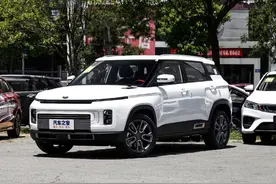综合油耗5.7L，好开空间大，吉利ICON不到12万就能买图片