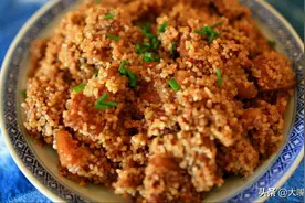 做粉蒸肉，不能裹米粉直接蒸，学会2个技巧，软烂鲜香，入味不腻图片