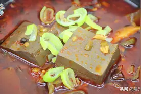 麻辣鸭血，自己在家也能享用的街头小吃，天气寒冷时吃这个刚刚好图片