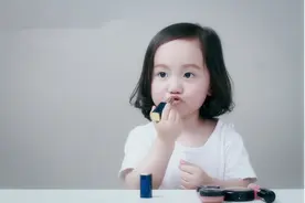 女孩子经常这样穿衣，以后可能会生不出孩子，别为了美伤害了健康图片