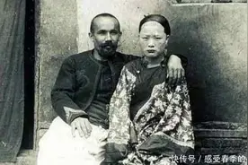 晚清罕见老照片：穷人家的妇女仅以烂布遮羞，洋人搂着女子合照图片