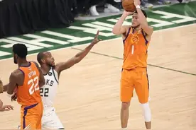 布克封神战难救太阳！轰42分刷爆纪录 美媒刷屏狂赞：科比附体图片