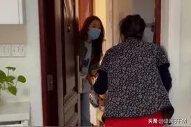 上海女孩变身快递员，一声奶奶叫哭网友图片