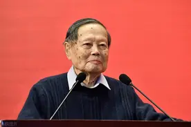 100岁杨振宁得心梗25年，仍身体硬朗！心梗最怕这3点，他都做到了图片