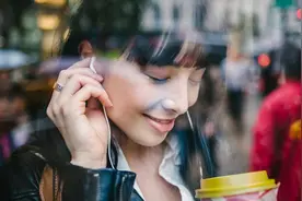 知道ASMR吗？年轻人中悄悄兴起的一股饱受争议的潮流图片