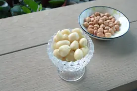 花生要怎样去内膜？72岁大厨告诉你2个简单窍门，5分钟就能学会图片