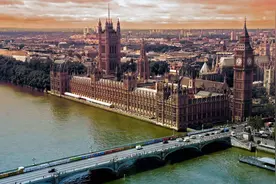 “中华烟”在英国卖白菜价，中国游客看的闹心，却依旧没人买图片