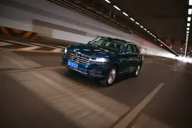 空气悬架+15.3英寸大屏，这车一箱油能跑900公里图片