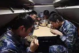 潜艇兵工作环境有多艰苦？在水下一待几个月，他们怎么撑下去的？图片