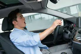 高速服务区到底能不能睡觉？高速超时费到底干嘛的？看完总算懂了图片