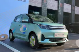 雷丁新款代步小车上市，五门四座，带空调，续航130公里，3.98w起图片