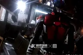 “假面骑士”无法出示健康码被保安拦下：头盔拿不下来差点中暑！网友：机器人也要被检查吗图片