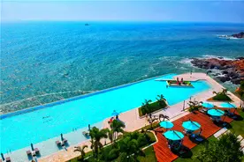 中国适合养老的2个地方，景美物价低，一个面朝大海一个满眼绿色图片