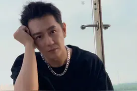 陈浩民颜值重回巅峰，52岁皮肤紧致，容光焕发，曾承认做过医美图片