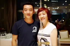 郑恺妈妈：颜值超高不输儿媳苗苗，两次干涉儿子择偶被人羡慕图片