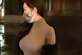 小说：我在女厕所吓唬美女同事有老鼠，不料她却跳到我身上：我怕图片