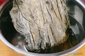 清洗海带有窍门：水里多加“2物”，海带干净不黏无腥味，挺实用图片