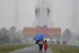 “等你长大的时候，咱们的火箭就可以回收了！”图片