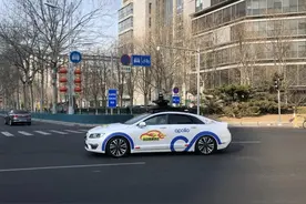 两位委员关注自动驾驶汽车，为什么？图片