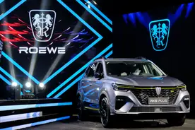 9.88万起，标配14.1英寸大屏，荣威“撒手锏”RX5 PLUS上市图片